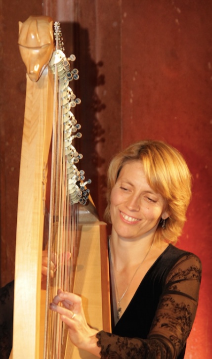 Vanessa Gerkens : Une Harpiste Passionnée et Innovante