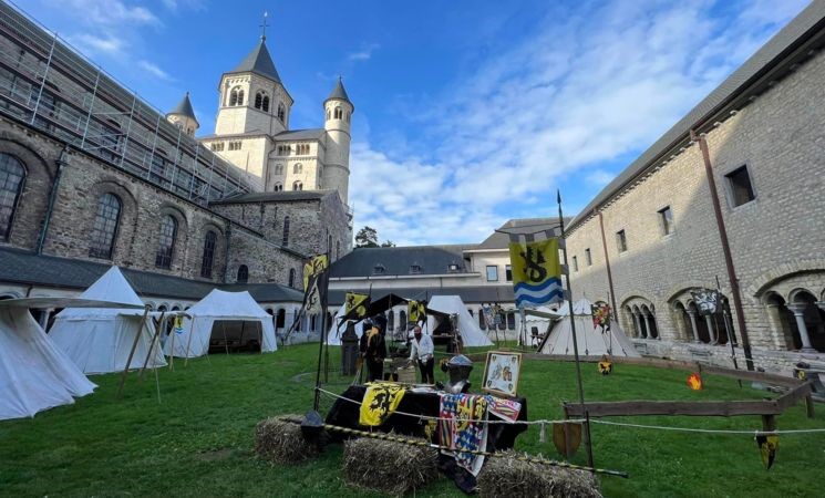 Les Médiévales de Nivelles : Plongée au cœur du Moyen-Âge avec "Les Saints d’alenTour"