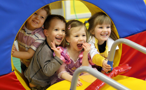 Partagez un moment privilégié avec votre enfant dans les centres The Little Gym Wavre et Waterloo.